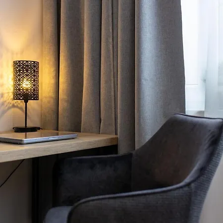 Premium 1br Old Town With Ac Close To Michalska Gate דירה