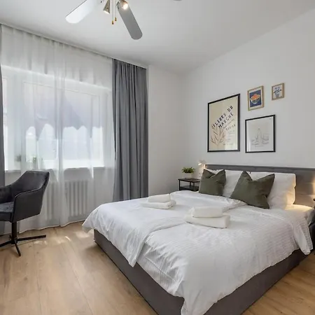 Premium 1br Old Town With Ac Close To Michalska Gate Bratislava