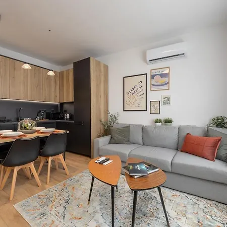 Premium 1br Old Town With Ac Close To Michalska Gate דירה